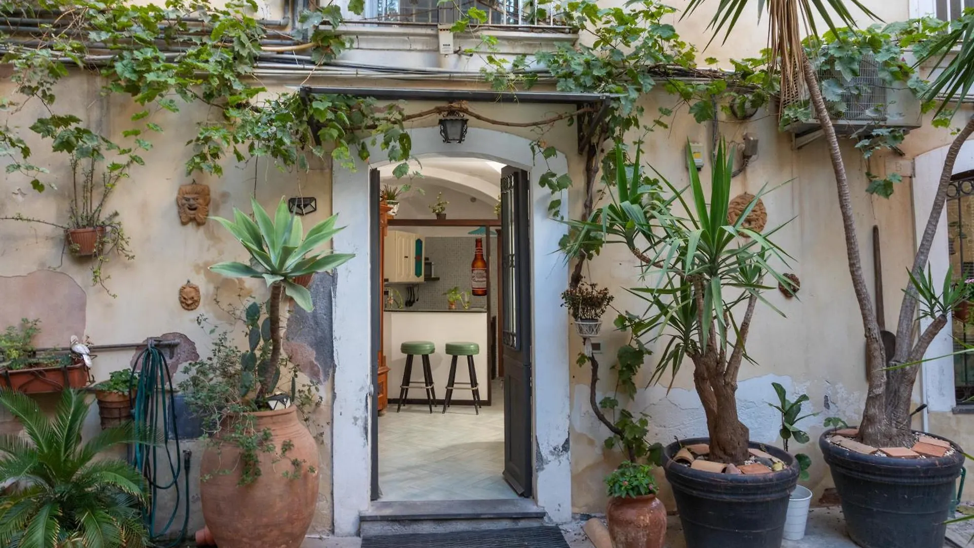 Cortile San Michele Villa Catania 0*,