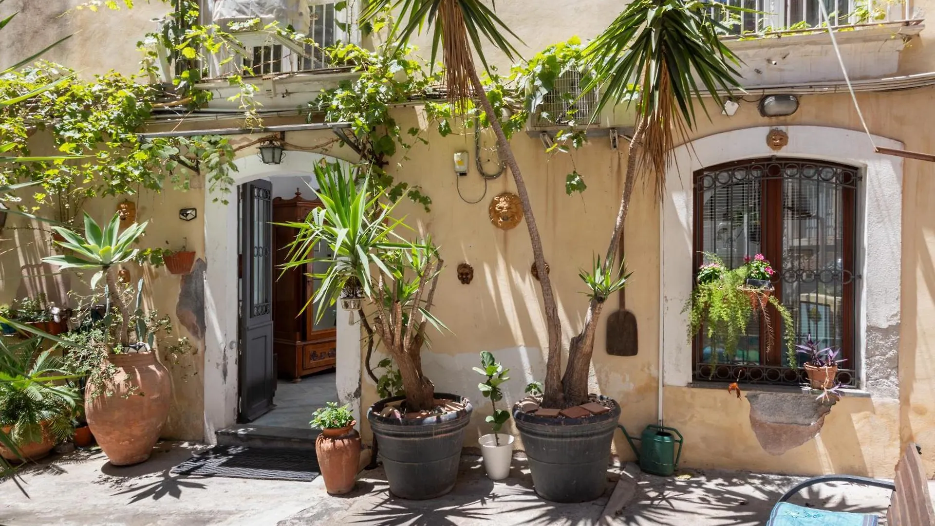Cortile San Michele Villa Catania 0*,